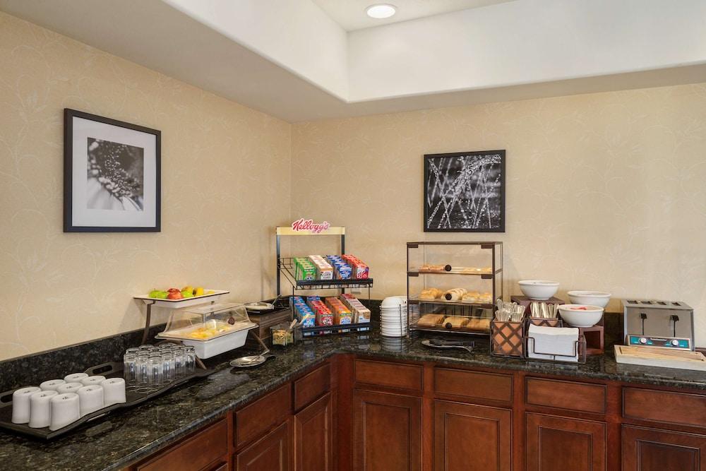 Country Inn & Suites By Radisson, Bloomington-Normal Airport, Il Zewnętrze zdjęcie