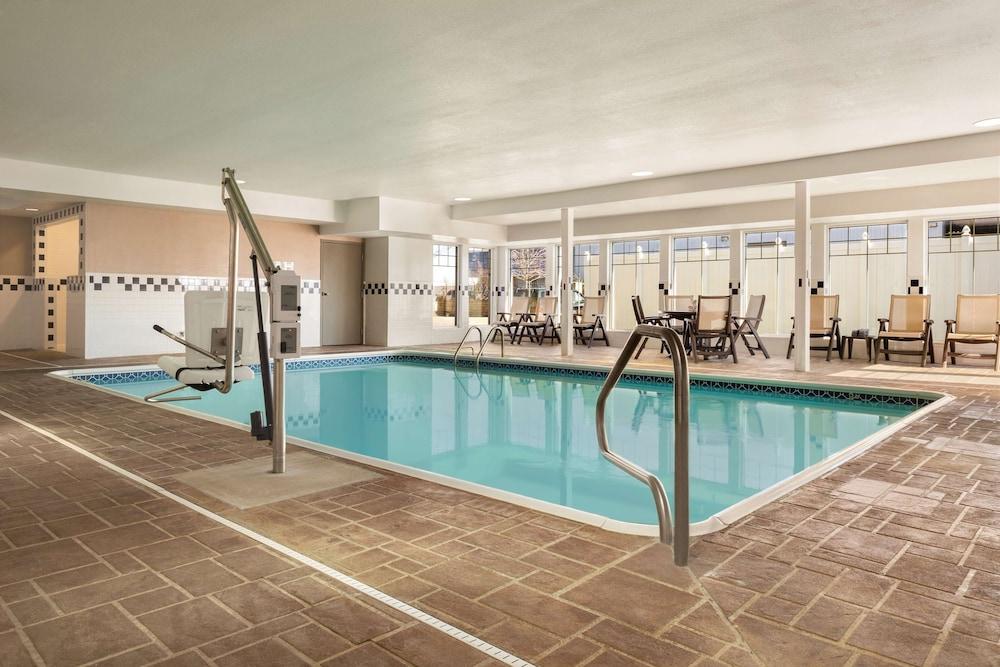 Country Inn & Suites By Radisson, Bloomington-Normal Airport, Il Zewnętrze zdjęcie