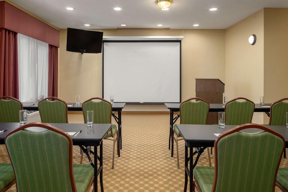 Country Inn & Suites By Radisson, Bloomington-Normal Airport, Il Zewnętrze zdjęcie