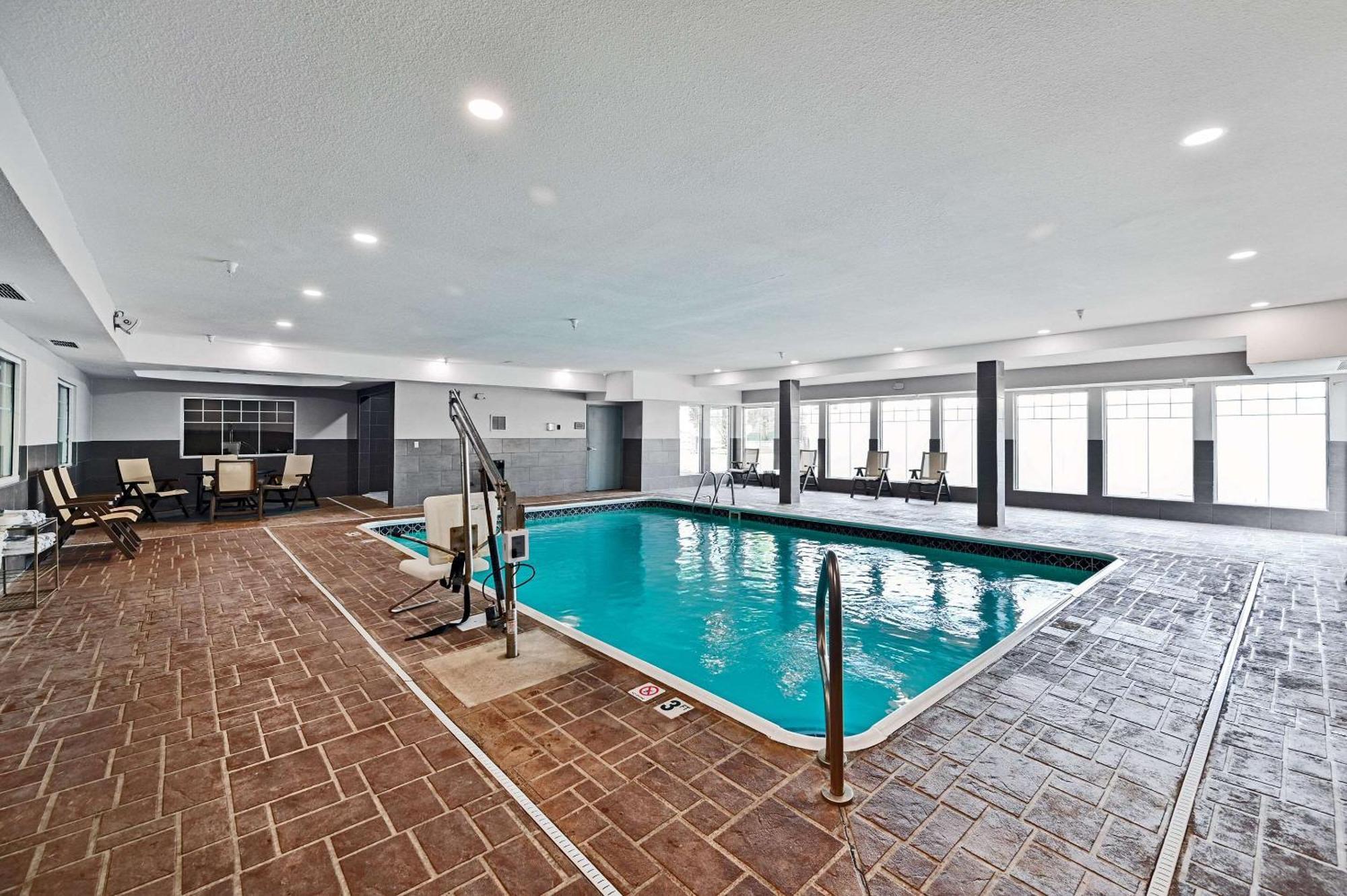 Country Inn & Suites By Radisson, Bloomington-Normal Airport, Il Zewnętrze zdjęcie
