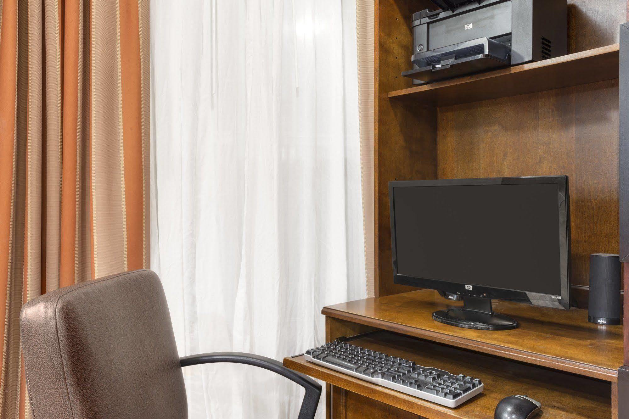 Country Inn & Suites By Radisson, Bloomington-Normal Airport, Il Zewnętrze zdjęcie